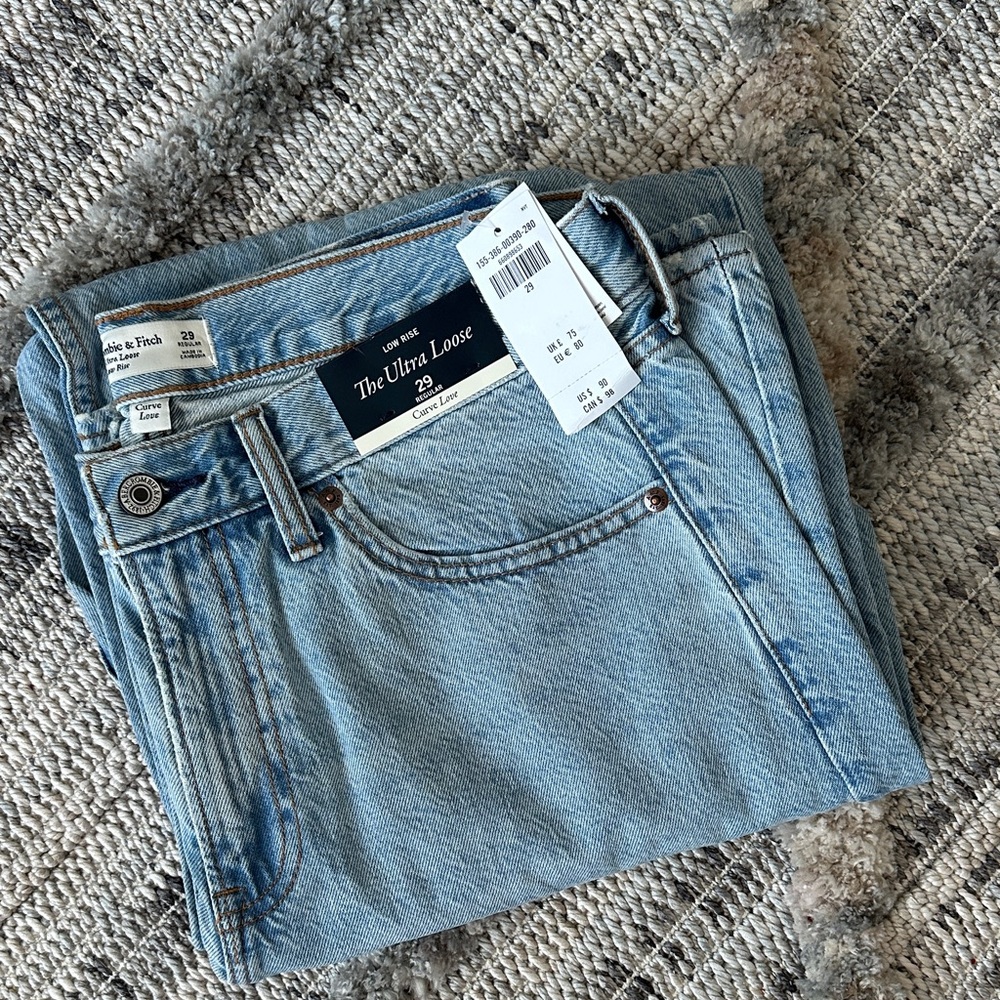 Abercrombie & Fitch Low Rise Ultra Loose Curve Love Size 29R (size 8 women’s)